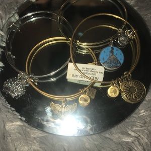4 ALEX ANI BRACELETS❤️GREAT CONDITION❤️